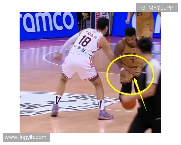 球场经典瞬间盘点：某球星因盯裆动作引发全场关注